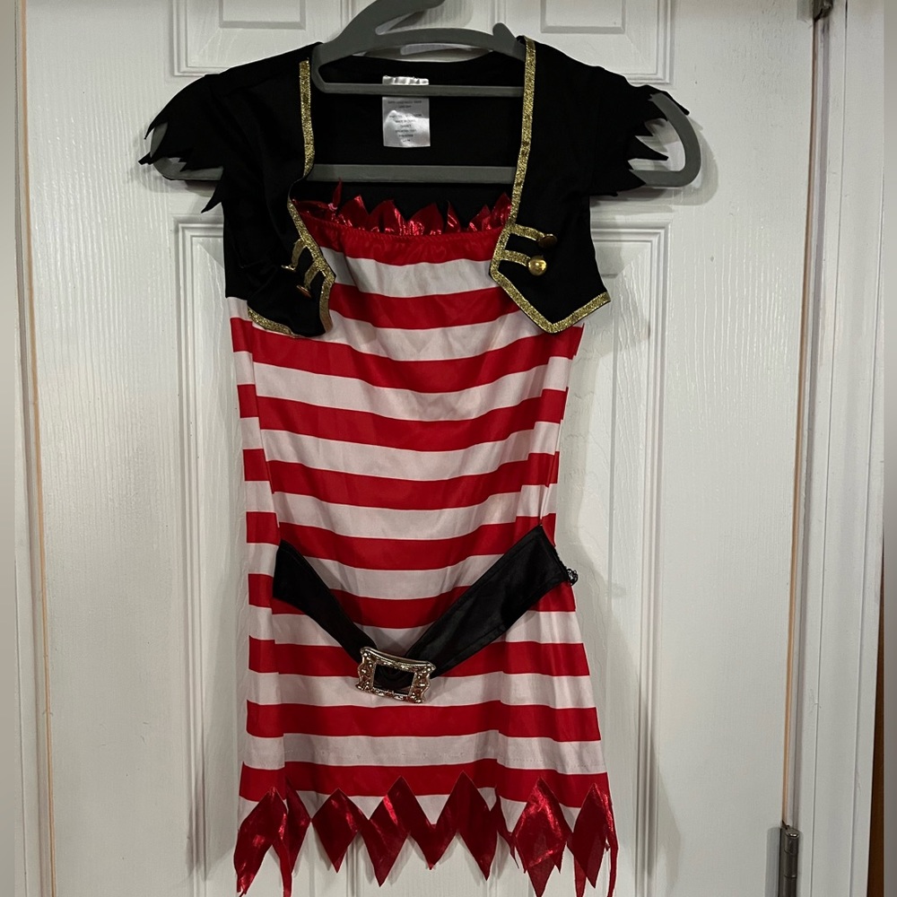 NWOT Girls Pirate costume